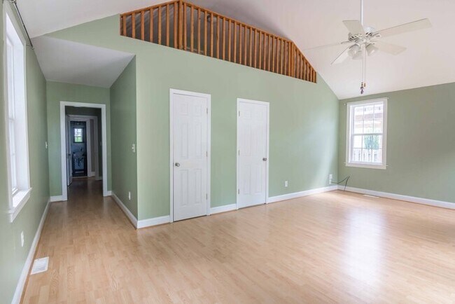 Building Photo - Gorgeous 3 Bedroom 2 Bath in Popular Parki...