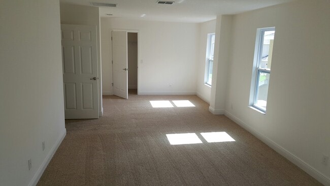 Building Photo - 1065 Vinsetta Cir