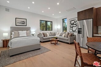 Building Photo - 2352 Riverside Dr