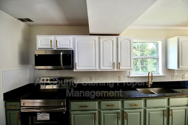 Building Photo - 3581 NW Bur Oak Pl