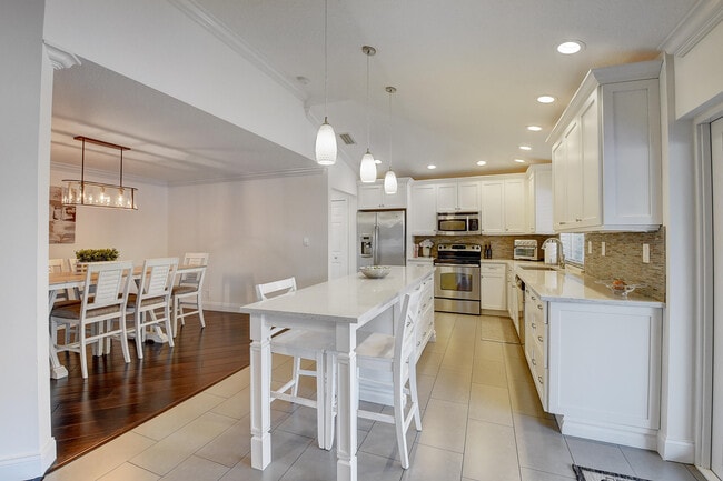 Building Photo - 5075 Marina Cir