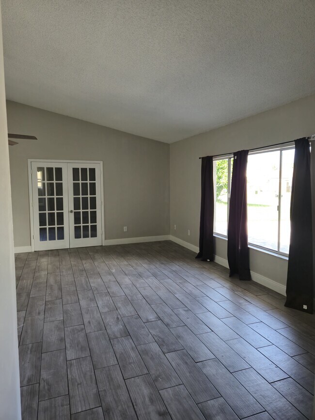 Building Photo - 108 Loredo Ln