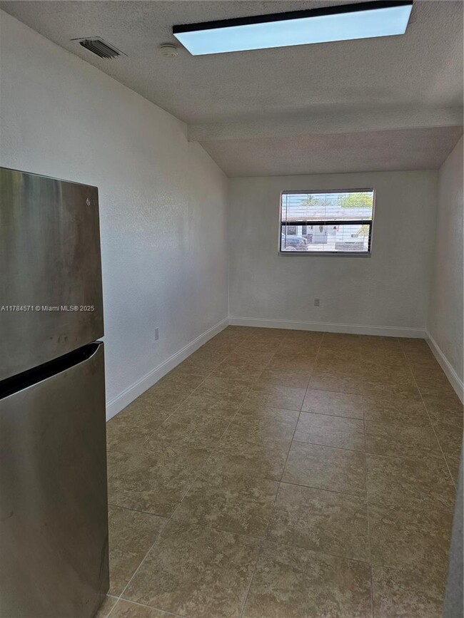 Building Photo - 2631 Gulfstream Dr