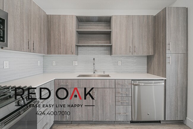 Building Photo - 1331 W 7th St