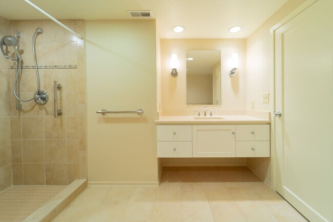 Building Photo - Charming and Well-Maintained Home in a Serene Neighborhood