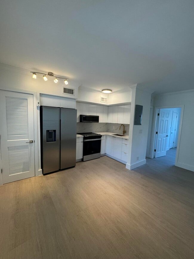 Building Photo - 924 SE 2nd St