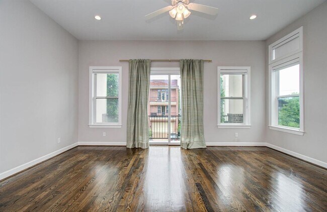 Building Photo - 309 W Pierce St