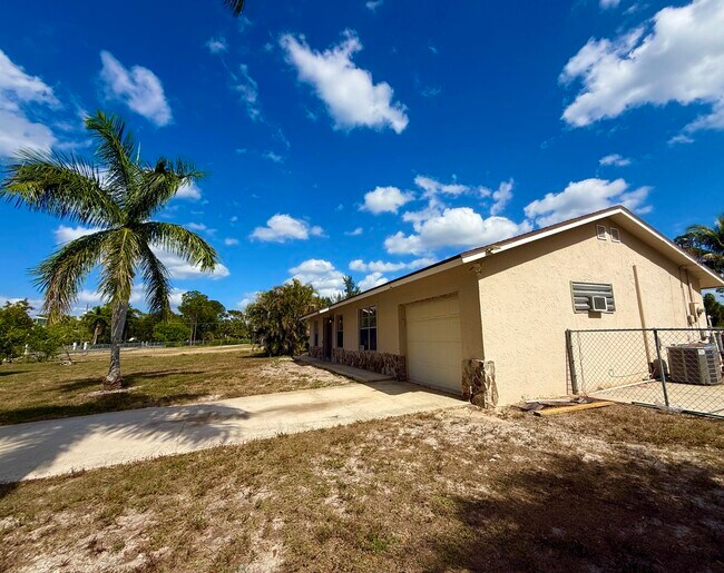 Building Photo - 16394 Pimlico Dr E