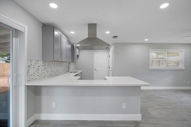 Building Photo - 2115 Messina Ave