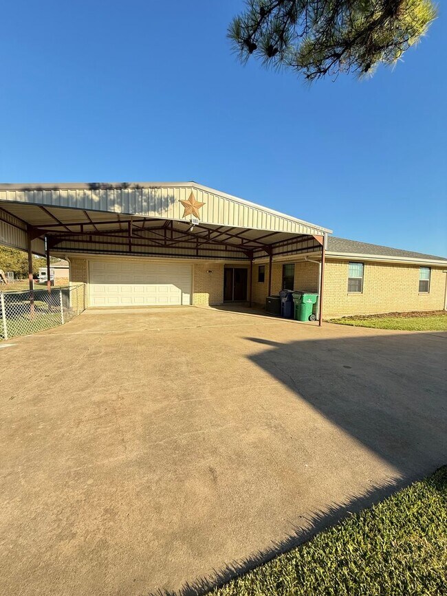 Building Photo - Classic Celina Charm with Vintage Comfort - Spacious 3-Bedroom Home with Large Yard and Covered P...