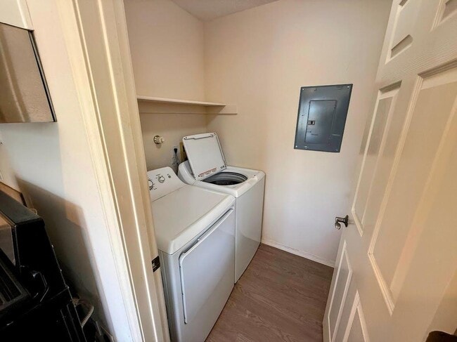 Building Photo - 2900 Vista del Rey Vis