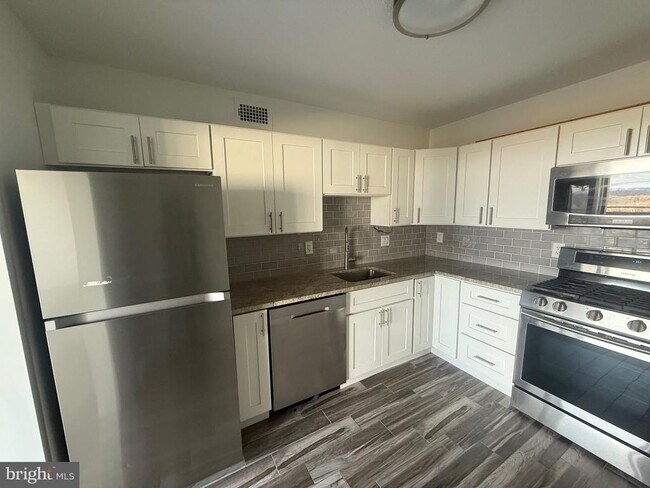 Primary Photo - 5225 Pooks Hill Rd