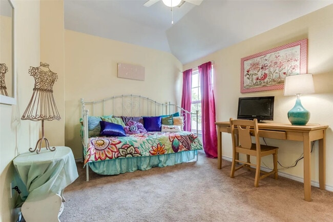 Building Photo - 2704 Orchid Dr