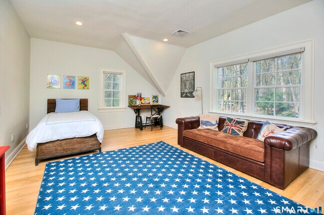 Building Photo - 37 Beaver Brk Rd