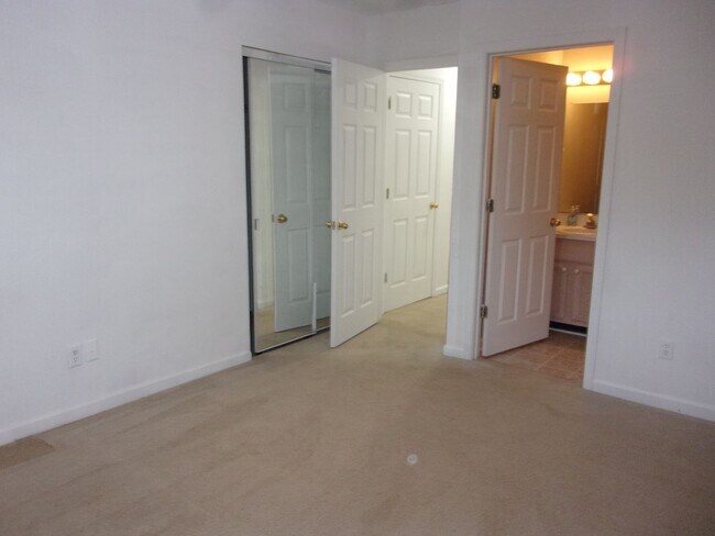 Building Photo - 1073 Cherry Meadow Ln