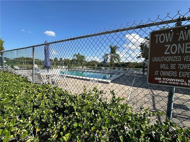 Building Photo - 15427 Crystal Lake Dr