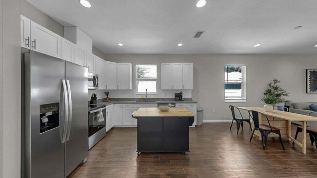 Building Photo - 3114 E 21st Ave