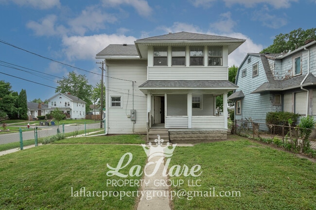 Building Photo - 553 Hampton Ave