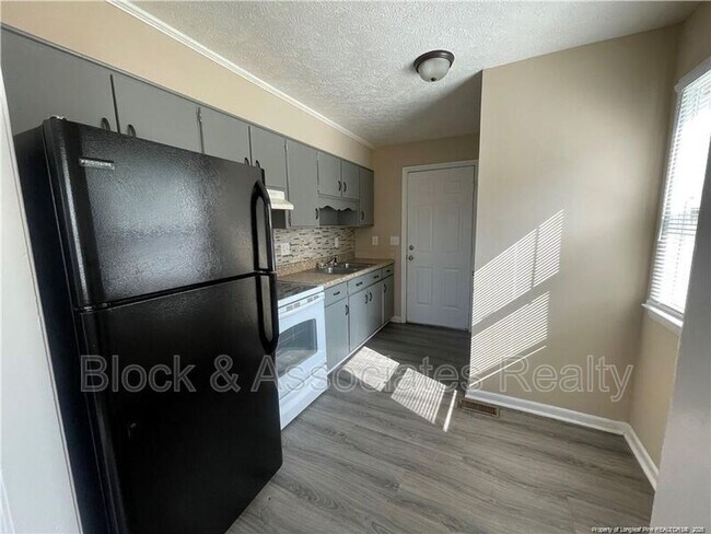 Building Photo - 4959 Fieldcrest Dr