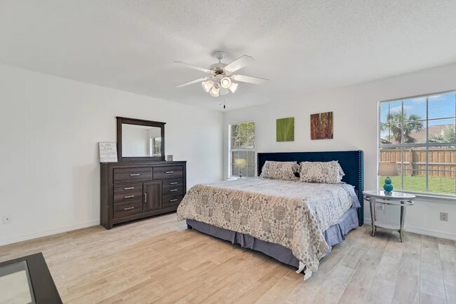 Primary Photo - 3033 Classic Dr