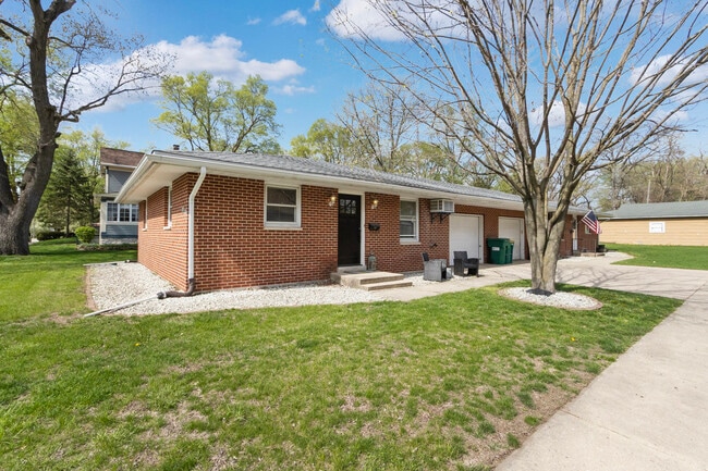 Primary Photo - 309 S Joliet St