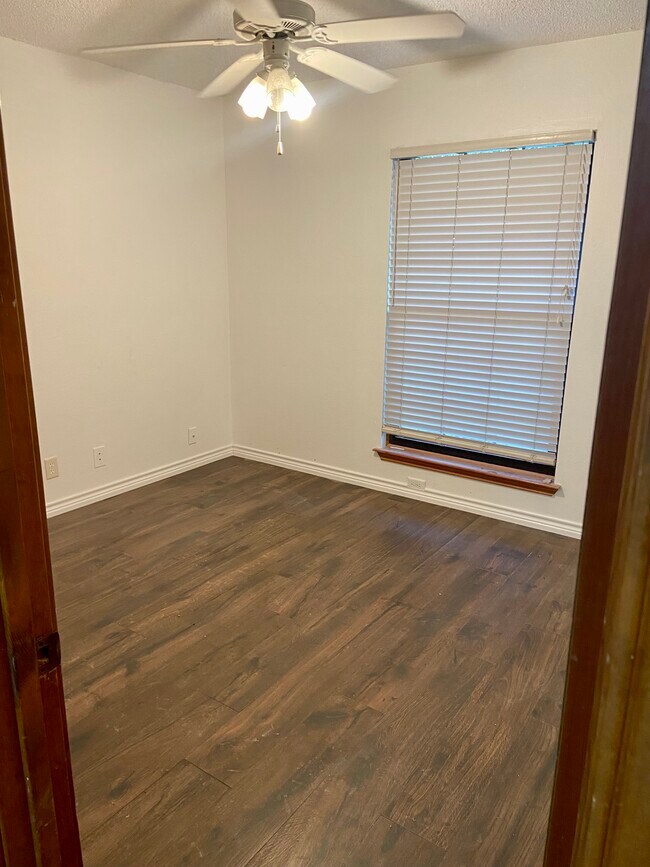 Building Photo - 2939 Quail Oak St