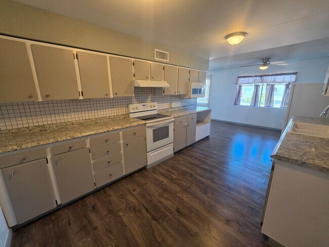 Building Photo - Newly Remodeled 3 Bedroom House in Bullhead