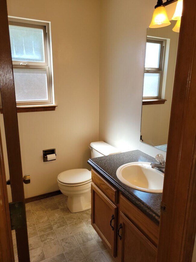 Building Photo - 8155 Tulip Tree Ct