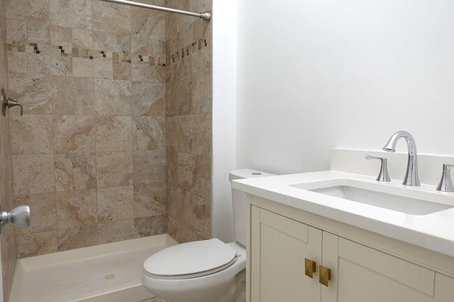 Building Photo - Updated 3 Bedroom / 2 Bath Home