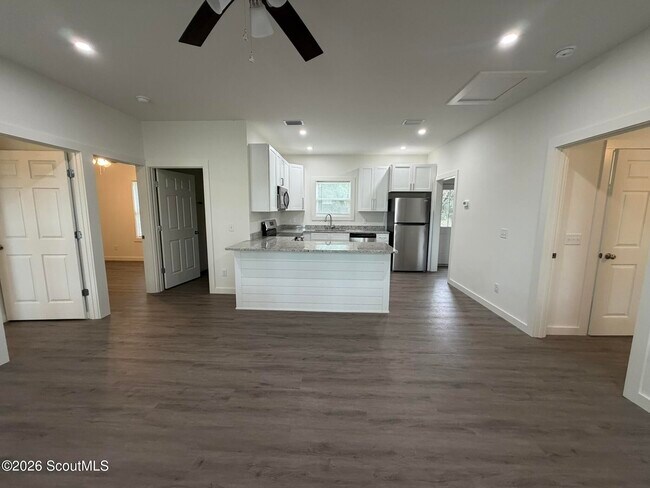 Building Photo - 656 Ridge Rd