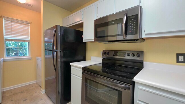 Building Photo - 1258 River Oaks Dr