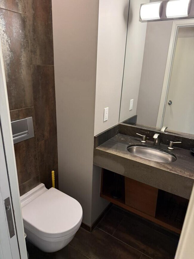 Building Photo - 2439 Sharon Oaks Dr