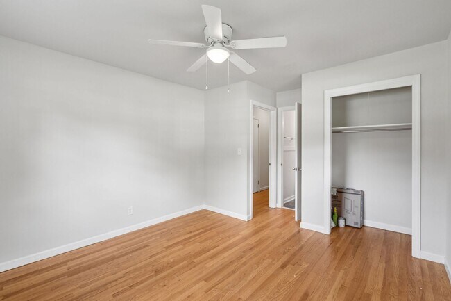 Building Photo - Spacious Single Family Home with Fenced Yard