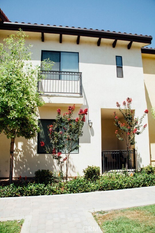 Building Photo - 920 Central