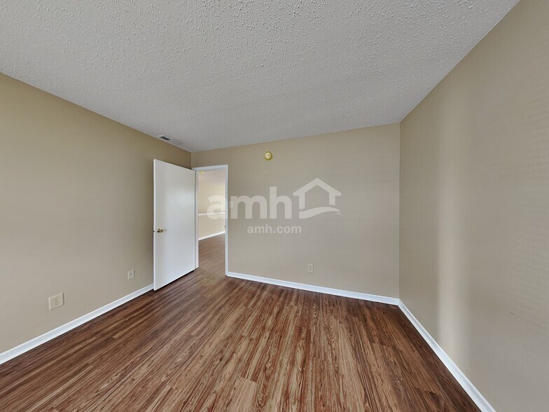 Building Photo - 10856 Grace Dr