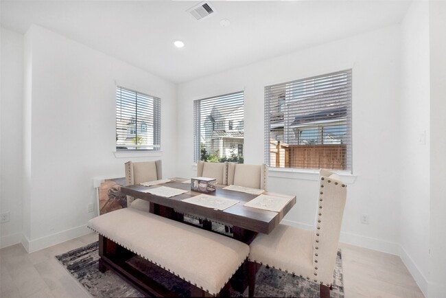 Building Photo - 10062 Rosette Dr