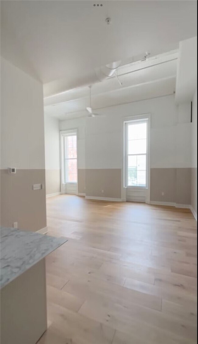 Building Photo - 30 W Broad St