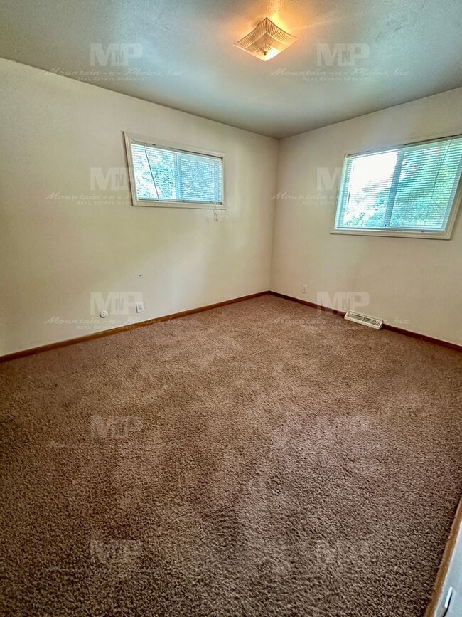 Building Photo - 1109 Fairview Dr