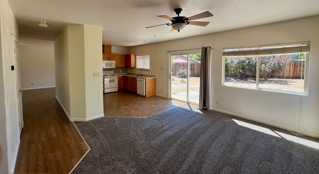 Building Photo - 4 Bedroom in North West Reno