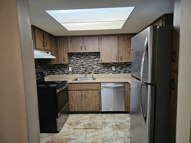 Kitchen, new stainless steal appliances - 589 Fairways Cir