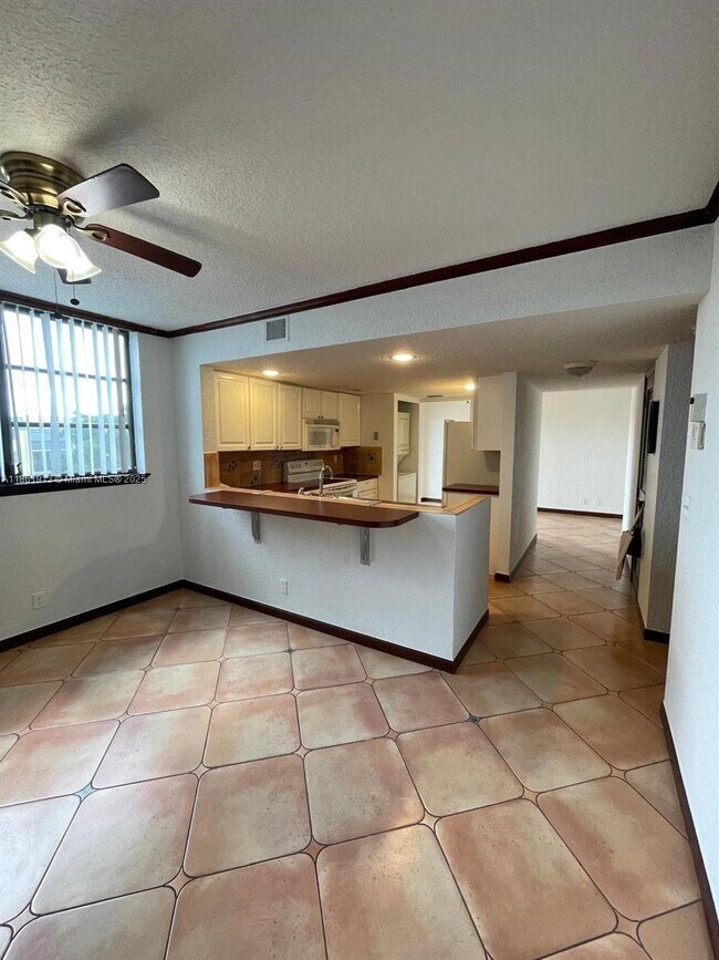 Building Photo - 6575 W Oakland Park Blvd