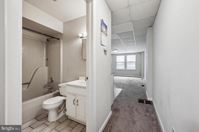 Building Photo - 271 N Wycombe Ave