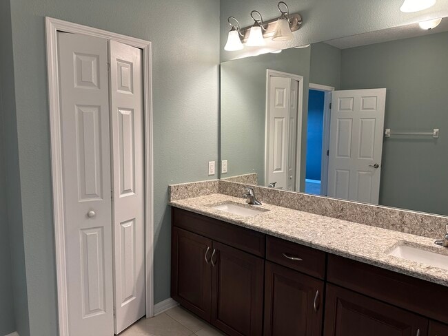 Building Photo - 9119 Carolina Wren Dr