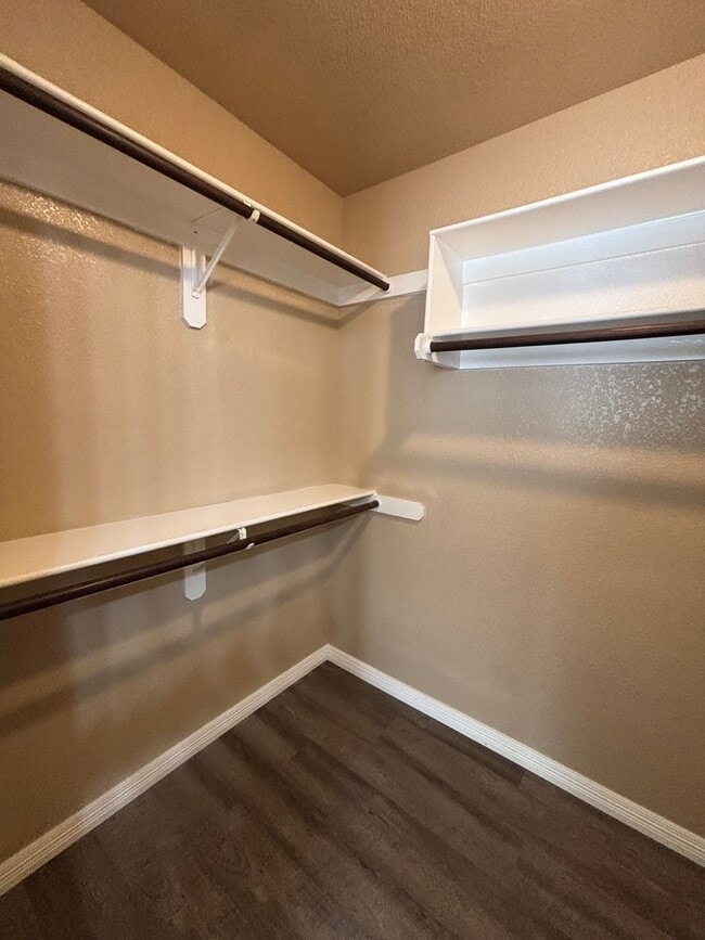 Building Photo - 525 Bretts Way