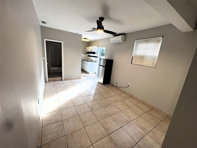 Building Photo - 2726 Adams St