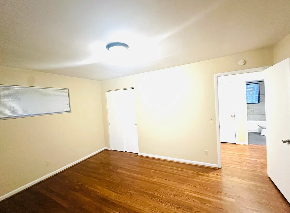 Building Photo - 2375 Van Leunen Dr