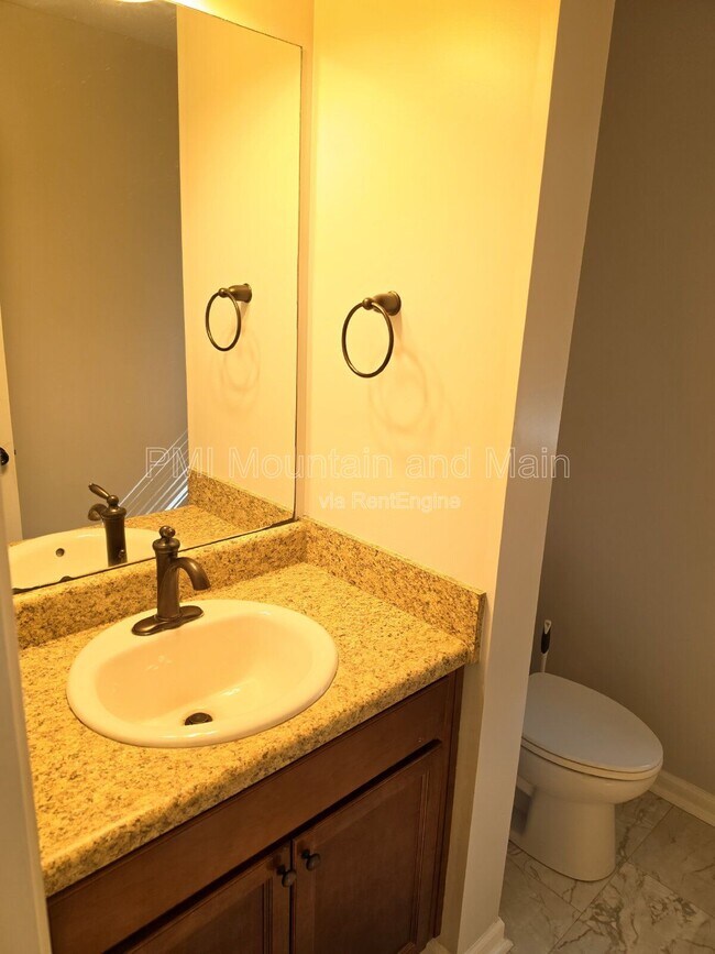 Building Photo - 25 Barnett Shoals Dr