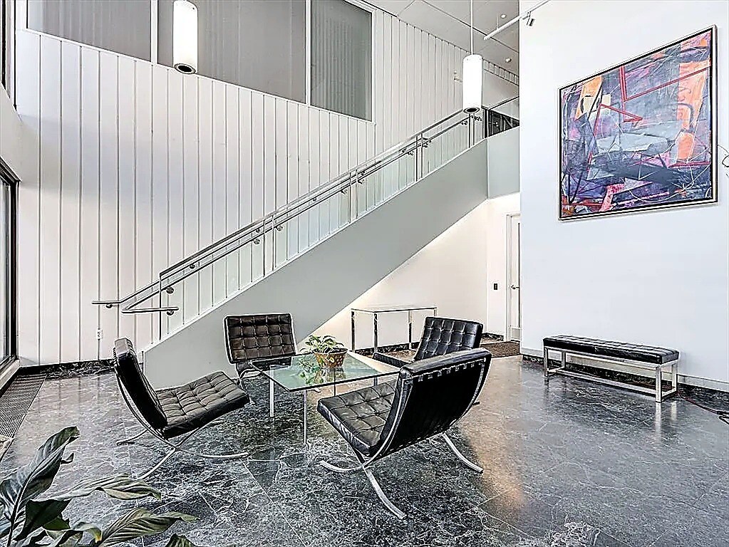Common Area - 566 Commonwealth Ave