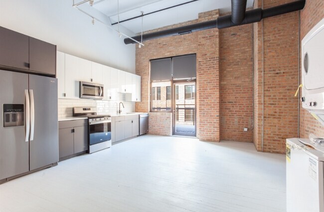 Building Photo - 215 N Racine Ave