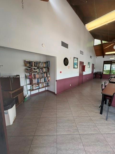 Building Photo - 9440 Poinciana Pl